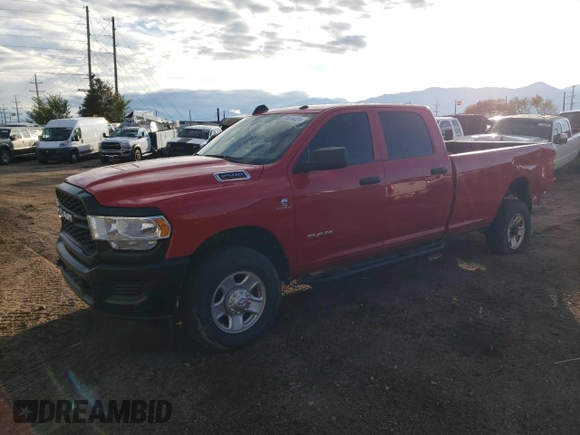 2022 Ram 2500 Tradesman z VIN 3C6UR5HLXNG319256, wystawiony jako Copart lot #77614424 z przebiegiem 43 755 mil mil oraz Szkoda całkowita • Salvage title. Historia ofert i sprzedaży dostępna na DreamBid. Obrazek 1.