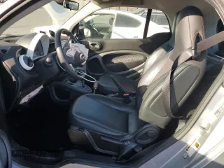 2016 Smart fortwo Passion z VIN WMEFJ5DAXGK125319, wystawiony jako Copart lot #87961455 z przebiegiem 37 246 mil mil oraz Szkody całkowita. Historia ofert i sprzedaży dostępna na DreamBid. Obrazek 7.