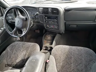 2002 GMC Sonoma SLS with VIN 1GTDT13W42K198720, listed as a Copart auction lot 59402374 with 106,175 mi miles and Salvage Title. Bid and sale history available at carsss.com. Image 8.