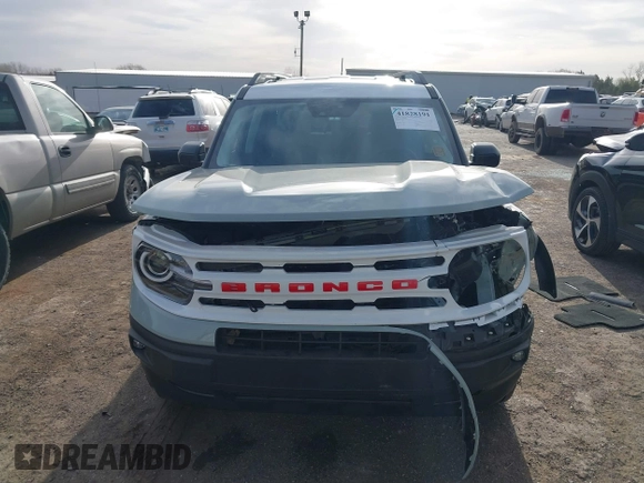 2024 Ford Bronco Sport Heritage z VIN 3FMCR9G64RRF08952, wystawiony jako IAAI lot #41828191 z przebiegiem 7 588 mil mil oraz . Historia ofert i sprzedaży dostępna na DreamBid. Obrazek 13.