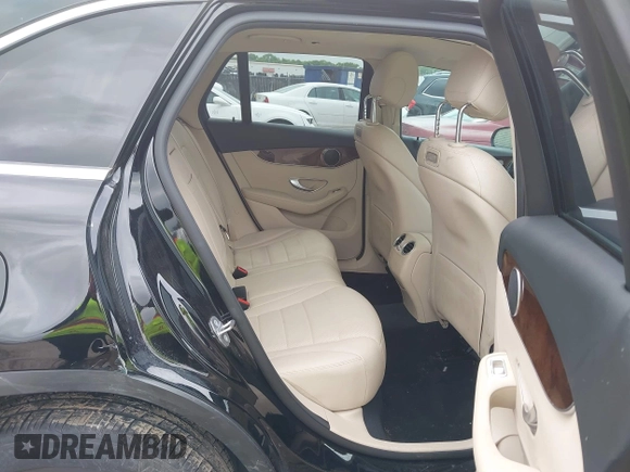 2019 Mercedes-Benz GLC 300 with VIN WDC0G4JB6KV185786, listed as a IAAI auction lot 42472450 with 86,561 mi miles and . Bid and sale history available at DreamBid. Image 8.