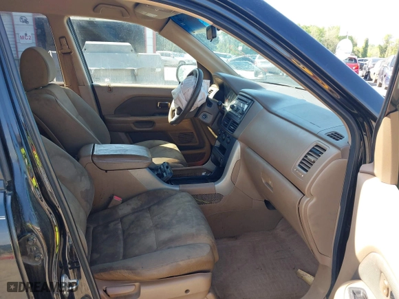 2008 Honda Pilot VP with VIN 5FNYF28218B002162, listed as a IAAI auction lot 39063504 with 252,691 mi miles. Bid and sale history available at carsss.com. Image 5.