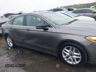 2013 Ford Fusion SE with VIN 3FA6P0HR3DR317713, listed as a IAAI auction lot 41825824 with 140,727 mi miles. Bid and sale history available at carsss.com. Image 6.