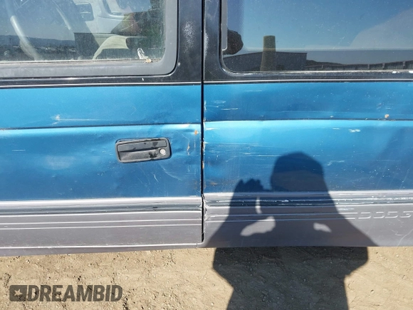1993 Dodge Grand Caravan with VIN 1B4GH54R3PX606744, listed as a IAAI auction lot 42135204 with 159,517 mi miles and . Bid and sale history available at DreamBid. Image 6.