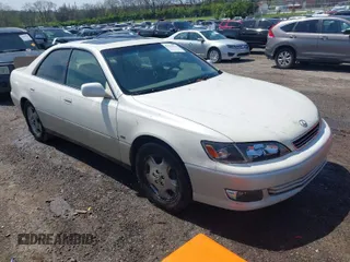 2001 Lexus ES 300 with VIN JT8BF28G510315428, listed as a IAAI auction lot 41936510 with 218,334 mi miles. Bid and sale history available at carsss.com. Image 1.