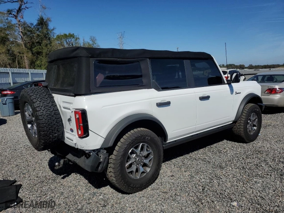 2022 Ford Bronco with VIN 1FMEE5DP1NLA80860, listed as a Copart auction lot 46484785 with 33,513 mi miles and Salvage Title. Bid and sale history available at carsss.com. Image 3.