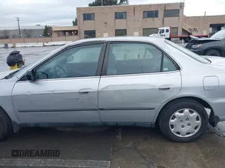 1999 Honda Accord LX z VIN 1HGCG5645XA023392, wystawiony jako IAAI lot #41525751 z przebiegiem 214 850 mil mil oraz . Historia ofert i sprzedaży dostępna na DreamBid. Obrazek 14.