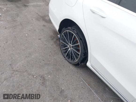 2019 Mercedes-Benz C 300 with VIN 55SWF8DB0KU290584, listed as a IAAI auction lot 42019267 with 88,717 mi miles and . Bid and sale history available at DreamBid. Image 17.