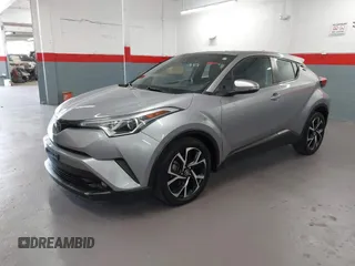 2018 Toyota C-HR XLE z VIN NMTKHMBX0JR015680, wystawiony jako IAAI lot #41987642 z przebiegiem 80 367 mil mil oraz . Historia ofert i sprzedaży dostępna na DreamBid. Obrazek 2.
