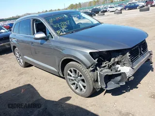 2019 Audi Q7 Premium Plus z VIN WA1LAAF70KD007931, wystawiony jako IAAI lot #41839147 z przebiegiem 44 549 mil mil oraz . Historia ofert i sprzedaży dostępna na DreamBid. Obrazek 1.