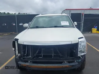 2011 Cadillac Escalade ESV Premium z VIN 1GYS4JEF9BR130075, wystawiony jako IAAI lot #42201585 z przebiegiem 237 607 mil mil oraz . Historia ofert i sprzedaży dostępna na DreamBid. Obrazek 13.