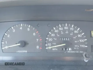 1994 Toyota Pickup SR5 z VIN JT4VN13GXR5137839, wystawiony jako IAAI lot #42374483 z przebiegiem 202 521 mil mil oraz . Historia ofert i sprzedaży dostępna na DreamBid. Obrazek 7.