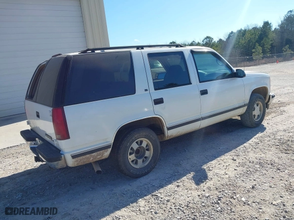 1996 Chevrolet Tahoe Limited with VIN 1GNEC13R0TJ309292, listed as a IAAI auction lot 41412643 with 219,815 mi miles. Bid and sale history available at carsss.com. Image 4.