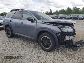 2023 Nissan Pathfinder SV z VIN 5N1DR3BD4PC274458, wystawiony jako Copart lot #56911285 z przebiegiem Nie podano mil oraz Szkoda całkowita • Salvage title. Historia ofert i sprzedaży dostępna na DreamBid. Obrazek 4.