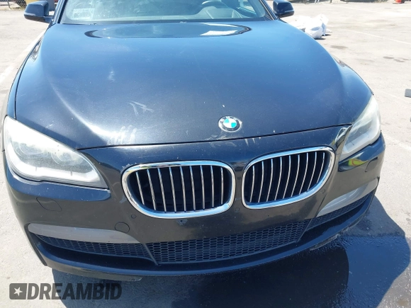 2015 BMW 7 Series 740Li z VIN WBAYE4C50FD138977, wystawiony jako IAAI lot #42277341 z przebiegiem 109 877 mil mil oraz . Historia ofert i sprzedaży dostępna na DreamBid. Obrazek 6.