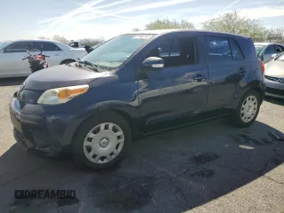 2010 Scion xD z VIN JTKKU4B42AJ051752, wystawiony jako Copart lot #57180715 z przebiegiem 114 126 mil mil oraz Szkoda całkowita • Salvage title. Historia ofert i sprzedaży dostępna na DreamBid. Obrazek 1.