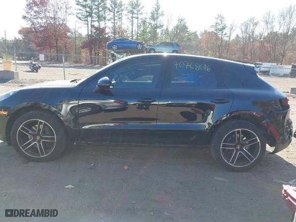 2019 Porsche Macan with VIN WP1AA2A51KLB01099, listed as a IAAI auction lot 40768646 with 77,725 mi miles. Bid and sale history available at carsss.com. Image 15.