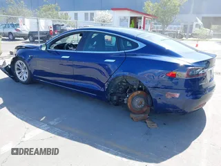 2017 Tesla Model S 100D с VIN 5YJSA1E25HF209284, выставлен на аукционе IAAI как лот 41953515 с пробегом 83 489 миль миль и . История ставок и продаж доступна на DreamBid. Изображение 3.
