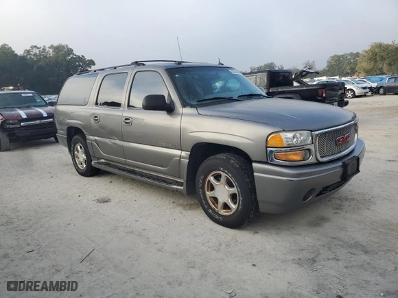 2005 GMC Yukon XL Denali with VIN 1GKFK66UX5J189411, listed as a Copart auction lot 43382405 with NaN miles and Clean Title. Bid and sale history available at carsss.com. Image 4.