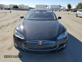 2014 Tesla Model S 60 with VIN 5YJSA1H13EFP37887, listed as a Copart auction lot 48438555 with Not provided miles and Clean title. Bid and sale history available at DreamBid. Image 5.