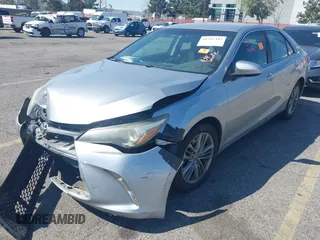 2015 Toyota Camry XLE z VIN 4T1BF1FK1FU040493, wystawiony jako IAAI lot #41767343 z przebiegiem 170 232 mil mil oraz . Historia ofert i sprzedaży dostępna na DreamBid. Obrazek 17.