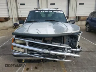 1998 Chevrolet Tahoe z VIN 1GNEK13R7WJ340188, wystawiony jako Copart lot #52177815 z przebiegiem 217 850 mil mil oraz Szkody całkowita. Historia ofert i sprzedaży dostępna na DreamBid. Obrazek 5.