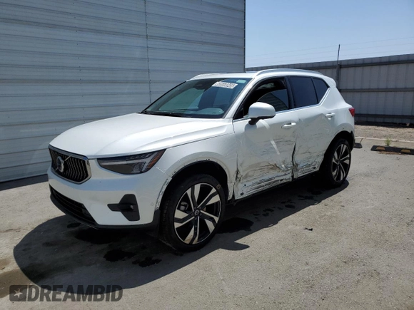 2025 Volvo XC40 Plus Bright Theme с VIN YV4L12UE8S2505753, выставлен на аукционе Copart как лот 60558845 с пробегом 3 688 миль миль и Чистый • Clean title. История ставок и продаж доступна на DreamBid. Изображение 1.