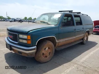 1997 GMC Suburban z VIN 1GKFK16R5VJ748880, wystawiony jako IAAI lot #41975824 z przebiegiem 302 899 mil mil oraz . Historia ofert i sprzedaży dostępna na DreamBid. Obrazek 2.