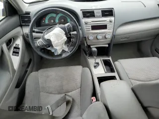 2011 Toyota Camry LE z VIN 4T1BF3EK6BU721532, wystawiony jako Copart lot #56635055 z przebiegiem 184 457 mil mil oraz Szkoda całkowita • Salvage title. Historia ofert i sprzedaży dostępna na DreamBid. Obrazek 8.