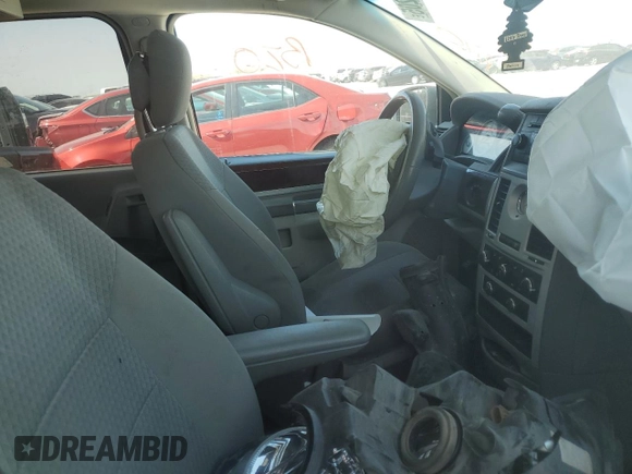 2010 Chrysler Town & Country Touring z VIN 2A4RR5D12AR492111, wystawiony jako Copart lot #58997205 z przebiegiem Nie podano mil oraz Szkoda całkowita • Salvage title. Historia ofert i sprzedaży dostępna na DreamBid. Obrazek 8.