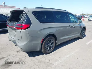 2021 Chrysler Pacifica Hybrid Limited z VIN 2C4RC1S76MR544495, wystawiony jako IAAI lot #42294312 z przebiegiem 89 083 mil mil oraz . Historia ofert i sprzedaży dostępna na DreamBid. Obrazek 4.