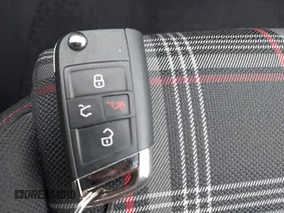 2017 Volkswagen GTI S z VIN 3VW447AU3HM053409, wystawiony jako IAAI lot #42345728 z przebiegiem 98 835 mil mil oraz . Historia ofert i sprzedaży dostępna na DreamBid. Obrazek 11.