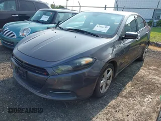 2015 Dodge Dart SXT z VIN 1C3CDFBB9FD281563, wystawiony jako IAAI lot #42402139 z przebiegiem 166 238 mil mil oraz . Historia ofert i sprzedaży dostępna na DreamBid. Obrazek 2.
