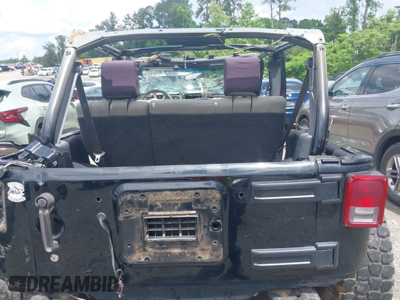 2008 Jeep Wrangler Unlimited Sahara with VIN 1J4GA59138L501621, listed as a IAAI auction lot 42245134 with 241,361 mi miles and . Bid and sale history available at DreamBid. Image 16.