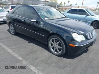 2004 Mercedes-Benz C 240 z VIN WDBRF61J94A558752, wystawiony jako IAAI lot #42101152 z przebiegiem 122 836 mil mil oraz . Historia ofert i sprzedaży dostępna na DreamBid. Obrazek 1.