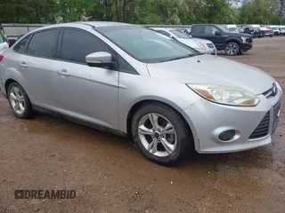 2014 Ford Focus SE with VIN 1FADP3F25EL139852, listed as a IAAI auction lot 41899991 with 195,829 mi miles. Bid and sale history available at carsss.com. Image 1.