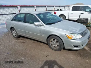 2003 Toyota Avalon XL with VIN 4T1BF28B43U305633, listed as a IAAI auction lot 42033322 with 246,802 mi miles and . Bid and sale history available at carsss.com. Image 1.