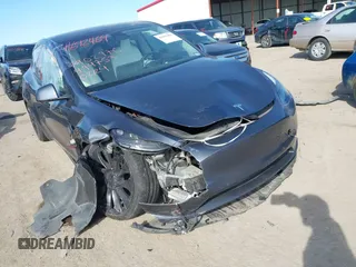 2022 Tesla Model Y Performance z VIN 7SAYGDEF8NF494753, wystawiony jako IAAI lot #41692464 z przebiegiem 14 616 mil mil oraz . Historia ofert i sprzedaży dostępna na DreamBid. Obrazek 6.