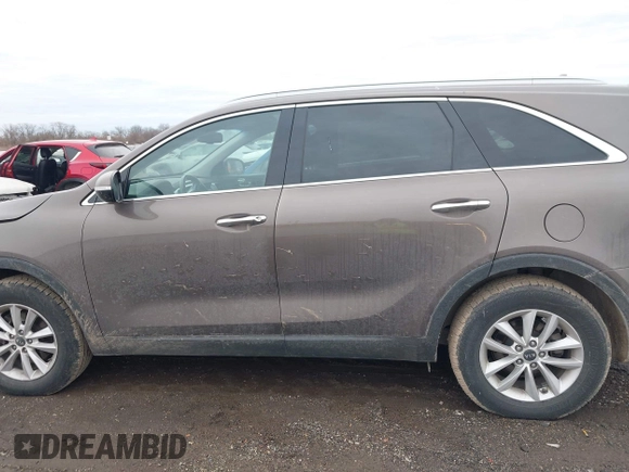 2019 Kia Sorento LX with VIN 5XYPG4A36KG498972, listed as a IAAI auction lot 41451765 with 82,339 mi miles. Bid and sale history available at carsss.com. Image 14.