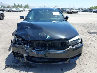2018 BMW 5 Series 530i z VIN WBAJA5C51JWA56680, wystawiony jako IAAI lot #42273066 z przebiegiem 39 789 mil mil oraz . Historia ofert i sprzedaży dostępna na DreamBid. Obrazek 12.