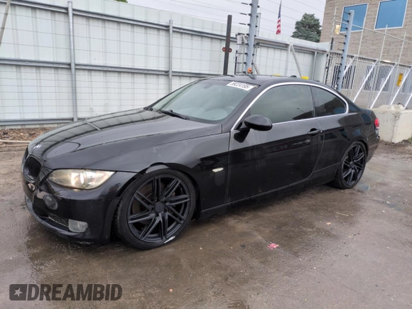 2009 BMW 3 Series 335i z VIN WBAWB73519P046670, wystawiony jako Copart lot #59224195 z przebiegiem 117 595 mil mil oraz Szkoda całkowita • Salvage title. Historia ofert i sprzedaży dostępna na DreamBid. Obrazek 1.