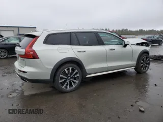 2020 Volvo V60 z VIN YV4102WKXL1030871, wystawiony jako Copart lot #53486585 z przebiegiem 76 459 mil mil oraz Szkody całkowita. Historia ofert i sprzedaży dostępna na DreamBid. Obrazek 3.