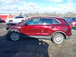 2019 Lincoln MKC Premiere with VIN 5LMCJ1D93KUL22578, listed as a IAAI auction lot 41185166 with 45,921 mi miles. Bid and sale history available at carsss.com. Image 13.