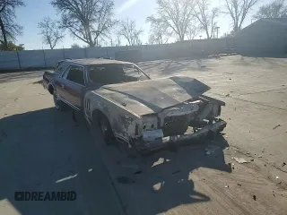 1977 Lincoln Continental с VIN 7Y89S829453, выставлен на аукционе Copart как лот 89298145 с пробегом Не указан миль и На запчасти • Non repairable. История ставок и продаж доступна на DreamBid. Изображение 11.