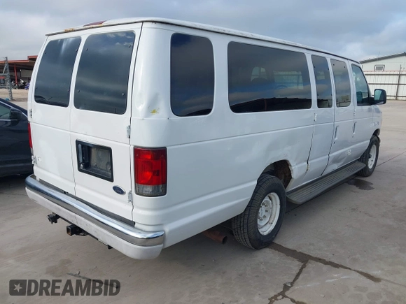 2003 Ford Econoline Passenger XL with VIN 1FDSS31L13HB83911, listed as a IAAI auction lot 42213376 with 236,989 mi miles. Bid and sale history available at carsss.com. Image 4.