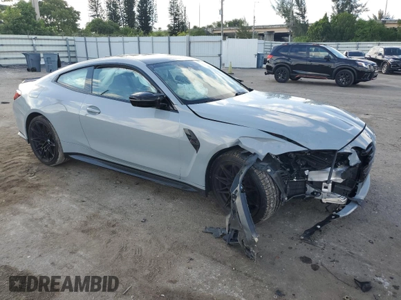 2024 BMW M4 Competition z VIN WBS33AZ01RCP71505, wystawiony jako Copart lot #63434764 z przebiegiem Nie podano mil oraz Szkoda całkowita • Salvage title. Historia ofert i sprzedaży dostępna na DreamBid. Obrazek 4.