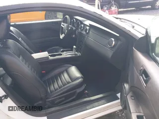 2006 Ford Mustang GT Deluxe with VIN 1ZVFT82H365250974, listed as a IAAI auction lot 42718000 with 130,936 mi miles and . Bid and sale history available at DreamBid. Image 5.