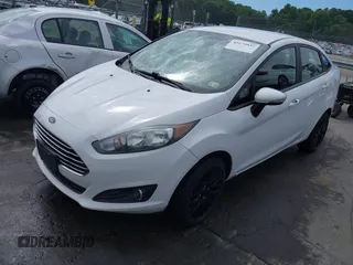 2019 Ford Fiesta SE z VIN 3FADP4BJ2KM143337, wystawiony jako IAAI lot #42179937 z przebiegiem 124 078 mil mil oraz . Historia ofert i sprzedaży dostępna na DreamBid. Obrazek 2.