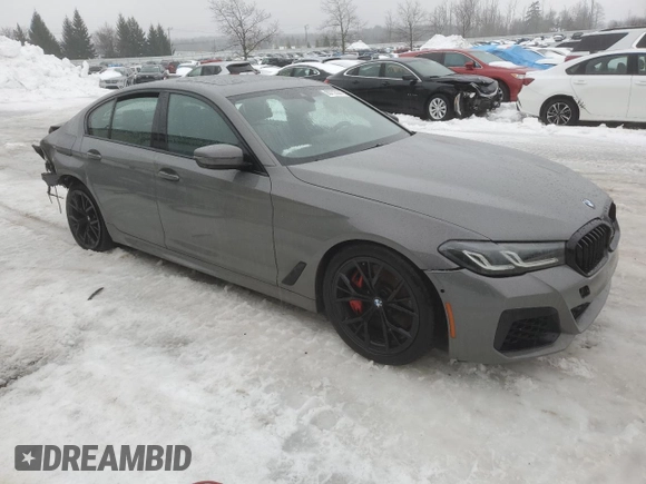 2021 BMW 5 Series M550i xDrive z VIN WBA13BK05MCF97316, wystawiony jako Copart lot #63713144 z przebiegiem Nie podano mil oraz Szkoda całkowita • Salvage title. Historia ofert i sprzedaży dostępna na DreamBid. Obrazek 4.
