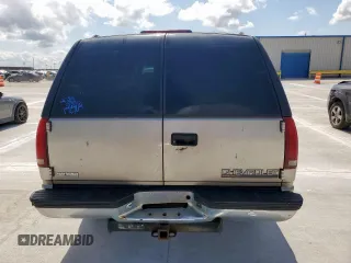 1999 Chevrolet Suburban z VIN 1GNFK16R9XJ573510, wystawiony jako Copart lot #58450815 z przebiegiem 287 235 mil mil oraz Szkoda całkowita • Salvage title. Historia ofert i sprzedaży dostępna na DreamBid. Obrazek 6.